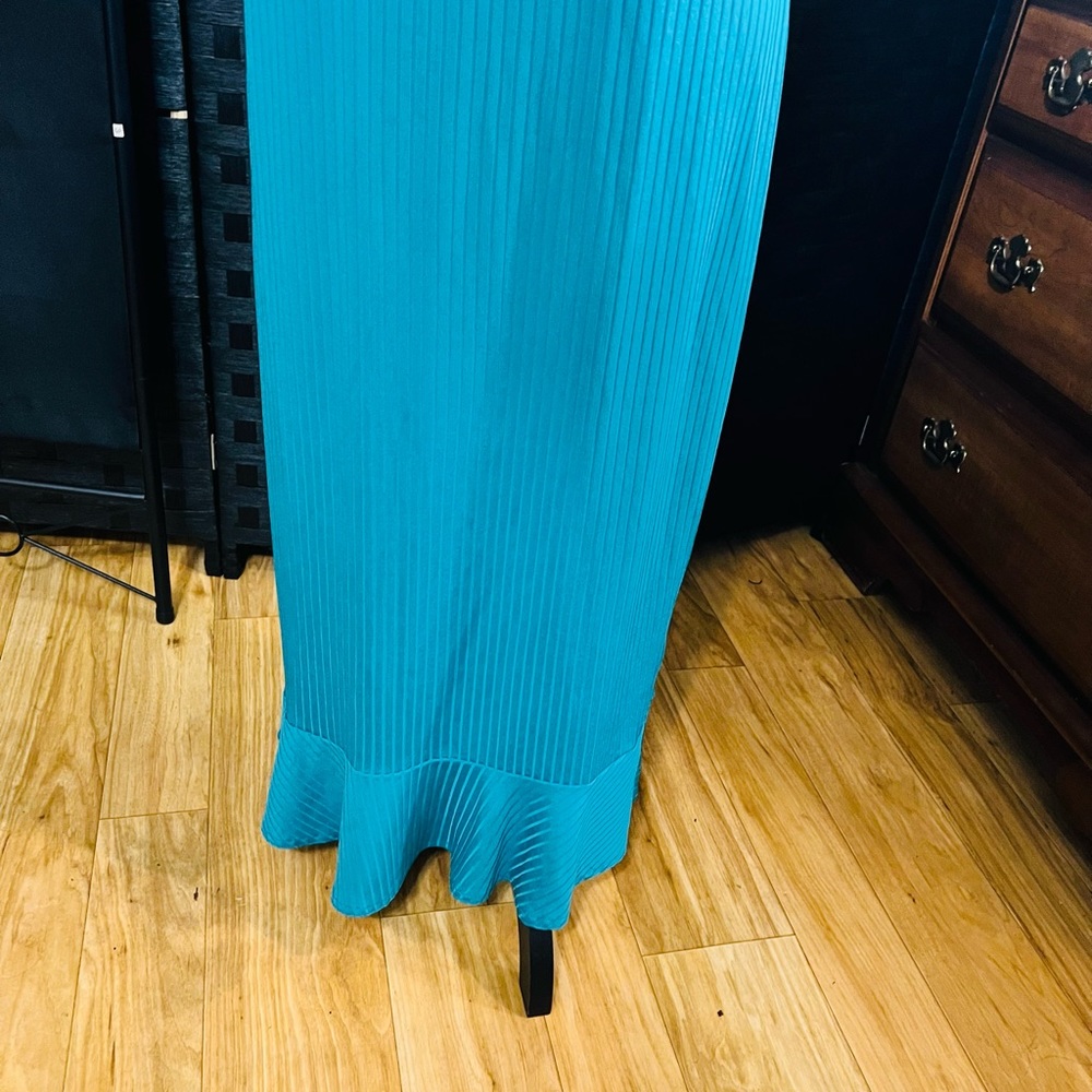 Dress - Picture 4 of 8
